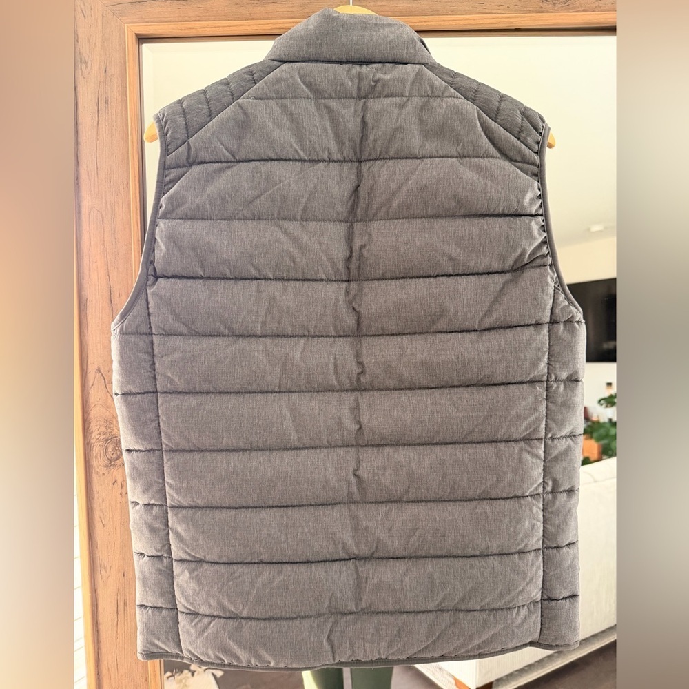 Untuckit Puffer Vest - Picture 4 of 8